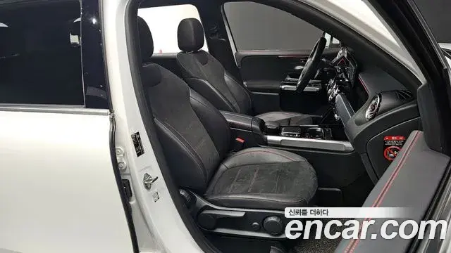 Mercedes-Benz GLB-Class 2022 — Фото 8/20