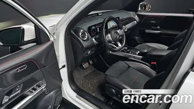 Mercedes-Benz GLB-Class 2022 — Фото 10/20