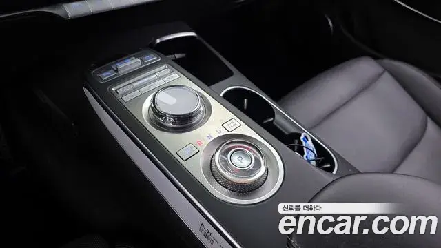Genesis GV70 2021 — ფოტო 18/20