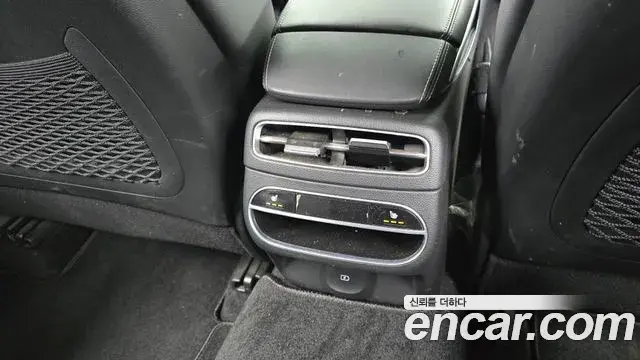 Genesis GV70 2021 — ფოტო 13/20
