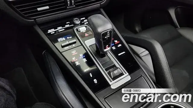 Porsche Cayenne 2021 — Photo 3/20