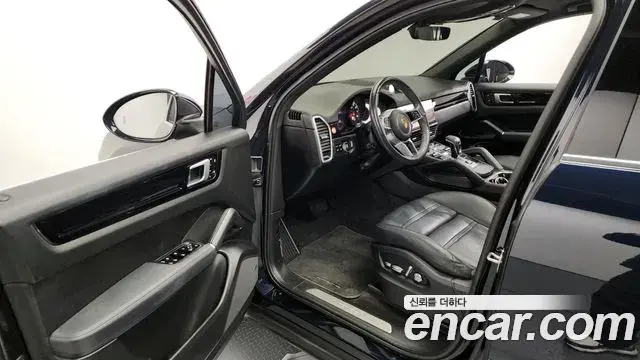 Porsche Cayenne 2021 — Photo 19/20