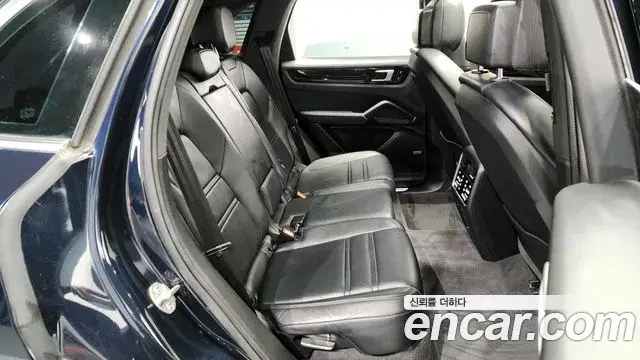 Porsche Cayenne 2021 — Photo 1/20