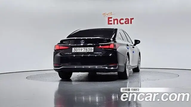 Lexus ES300h 2020 — Şəkil 12/20