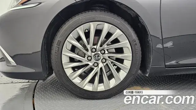 Lexus ES300h 2020 — Şəkil 9/20