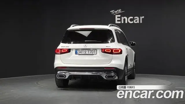 Mercedes-Benz GLB-Class 2022 — Şəkil 11/20