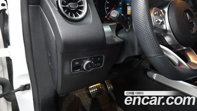 Mercedes-Benz GLB-Class 2022 — Şəkil 12/20