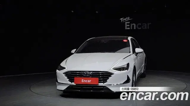 Hyundai Sonata Hybrid 2019 — Photo 1/20