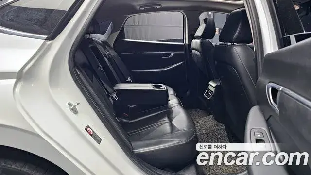 Hyundai Sonata Hybrid 2019 — Photo 15/20