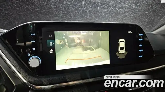 Hyundai Sonata Hybrid 2019 — Photo 8/20