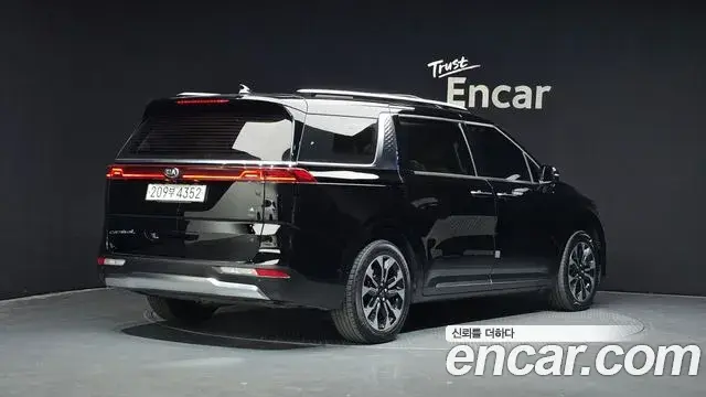 Kia Carnival 2021 — ფოტო 10/20