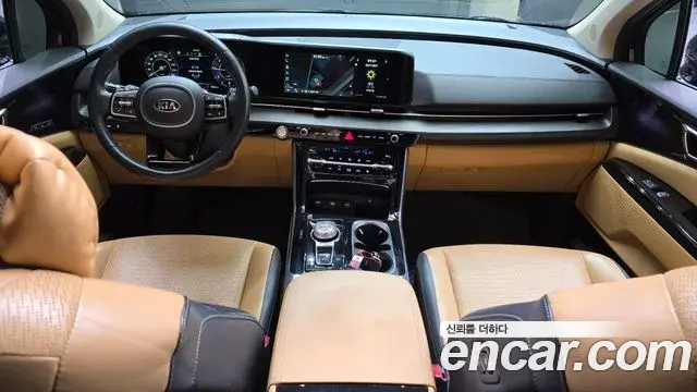 Kia Carnival 2021 — ფოტო 15/20