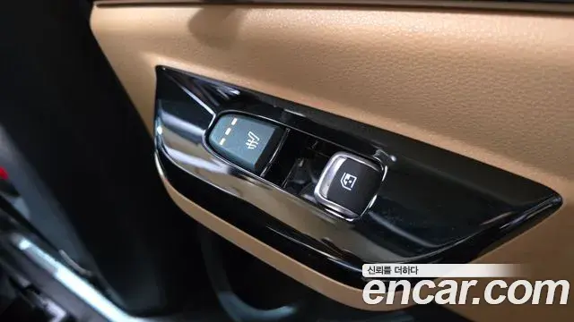 Kia Carnival 2021 — ფოტო 16/20