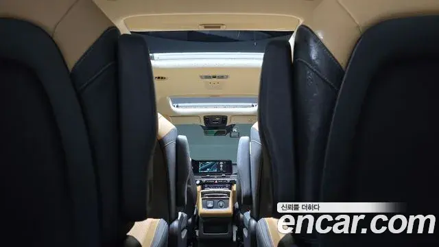 Kia Carnival 2021 — ფოტო 12/20