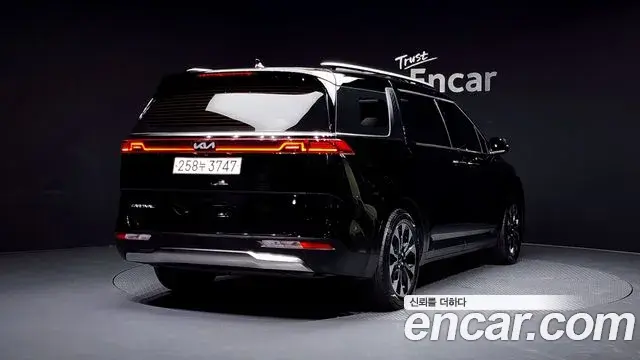 Kia Carnival 2022 — ფოტო 17/20