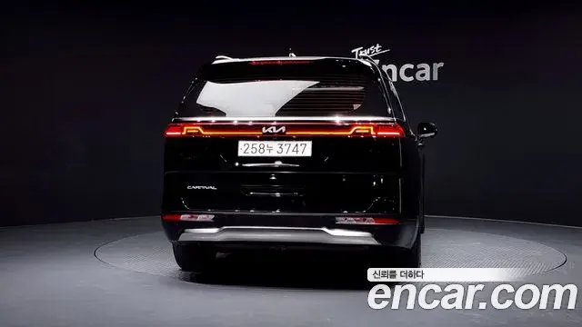 Kia Carnival 2022 — ფოტო 16/20