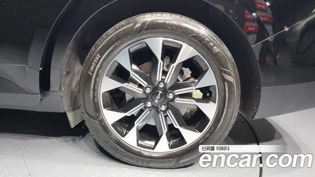Kia Carnival 2022 — ფოტო 8/20