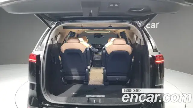 Kia Carnival 2022 — ფოტო 7/20