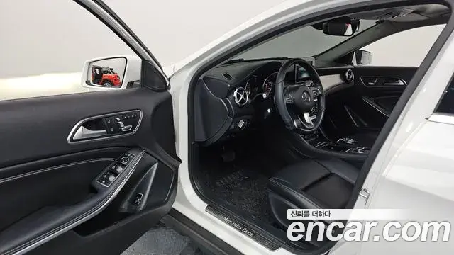 Mercedes-Benz GLA-Class 2019 — ფოტო 13/20