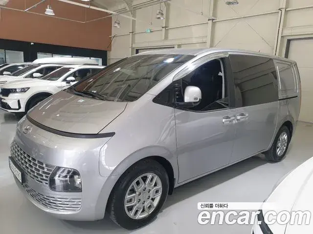 Hyundai Staria 2023 — Photo 5/20