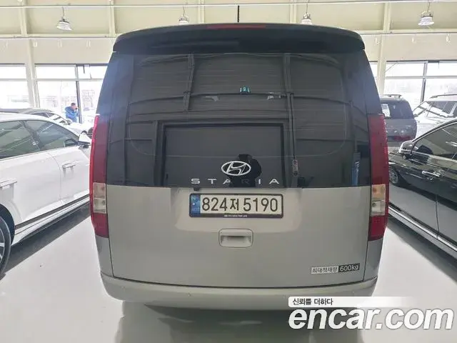 Hyundai Staria 2023 — Photo 3/20