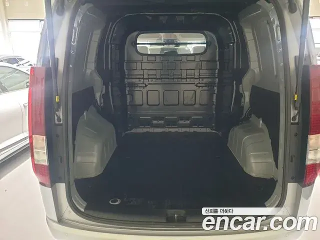 Hyundai Staria 2023 — Photo 13/20