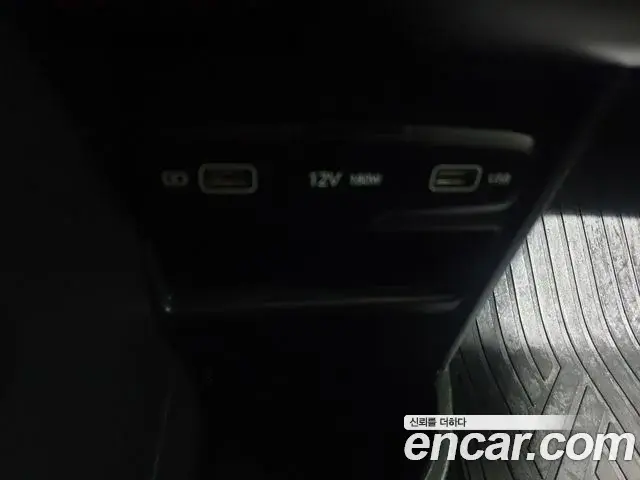Hyundai Staria 2023 — Photo 8/20