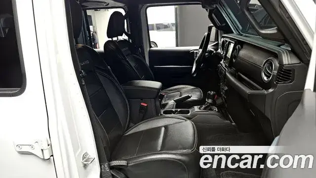 Jeep Wrangler 2021 — Фото 10/20