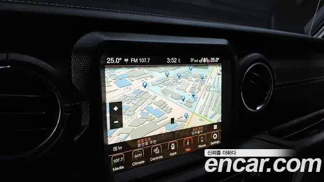 Jeep Wrangler 2021 — Фото 15/20