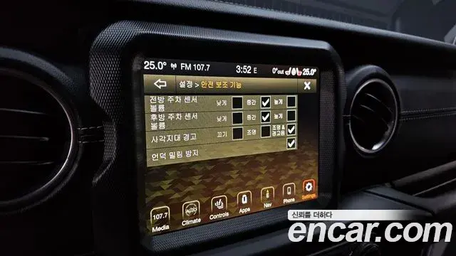 Jeep Wrangler 2021 — Фото 16/20