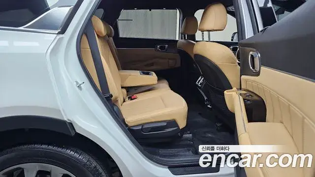 Kia Sorento 2023 — ფოტო 7/20