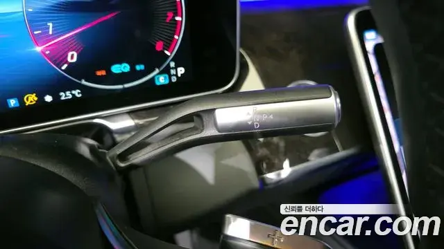 Mercedes-Benz S-Class 2022 — ფოტო 19/20