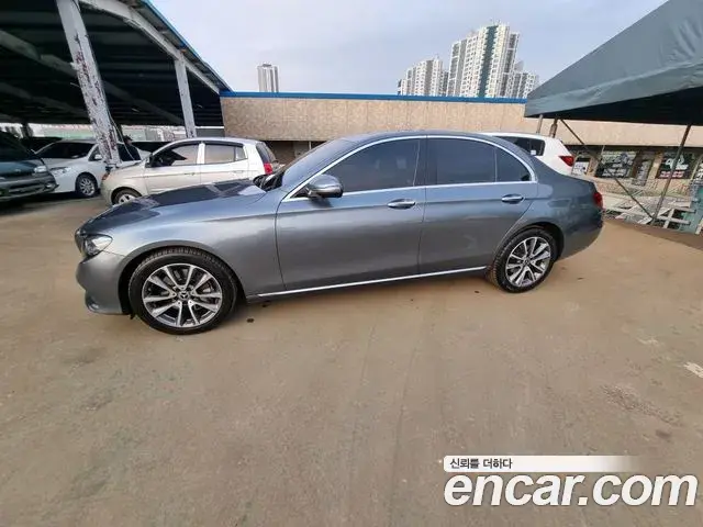 Mercedes-Benz E-Class 2018 — Şəkil 10/20