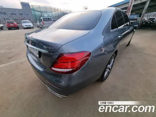 Mercedes-Benz E-Class 2018 — Şəkil 13/20