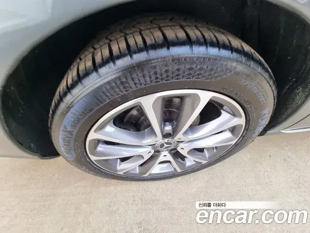 Mercedes-Benz E-Class 2018 — Şəkil 19/20