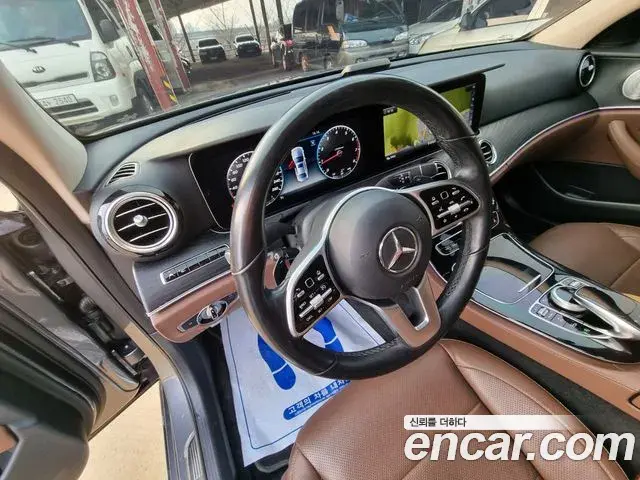 Mercedes-Benz E-Class 2018 — Şəkil 17/20