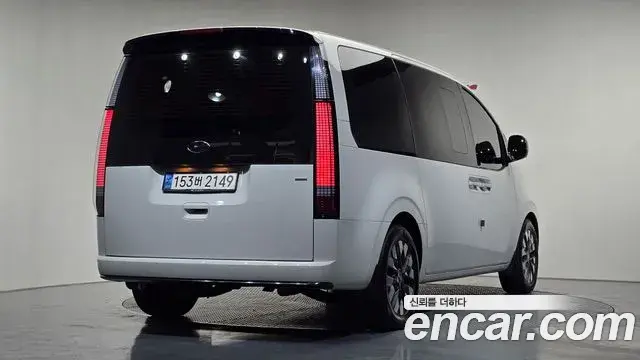 Hyundai Staria 2022 — ფოტო 9/20