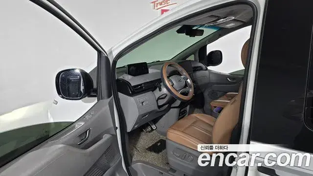 Hyundai Staria 2022 — ფოტო 18/20