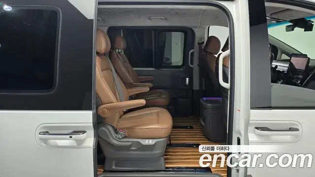 Hyundai Staria 2022 — ფოტო 5/20