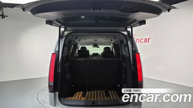 Hyundai Staria 2022 — ფოტო 4/20