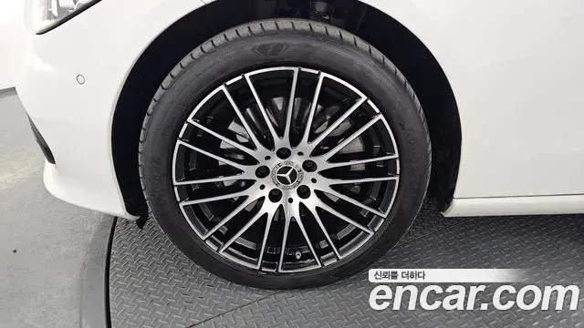 Mercedes-Benz C-Class 2022 — Photo 15/20