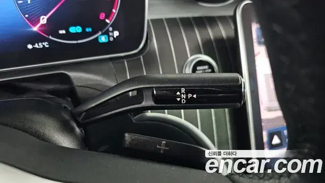Mercedes-Benz C-Class 2022 — Photo 11/20