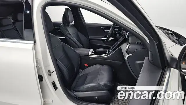 Mercedes-Benz C-Class 2022 — Photo 2/20