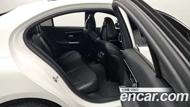Mercedes-Benz C-Class 2022 — Photo 10/20