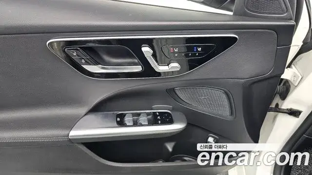Mercedes-Benz C-Class 2022 — Photo 9/20