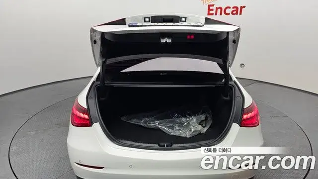 Mercedes-Benz C-Class 2022 — Photo 19/20