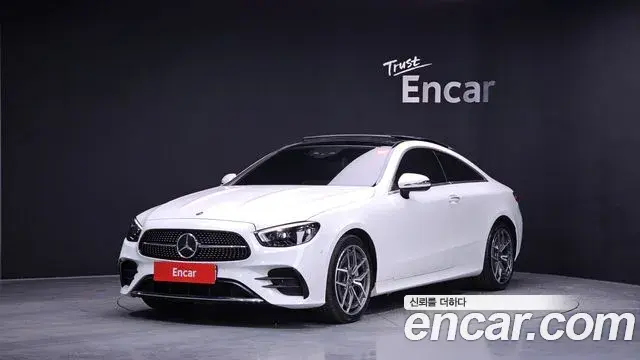 Mercedes-Benz E-Class 2022 — Photo 7/20