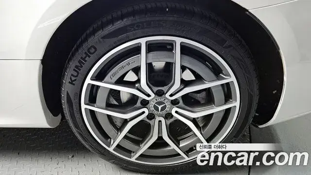 Mercedes-Benz E-Class 2022 — Photo 18/20