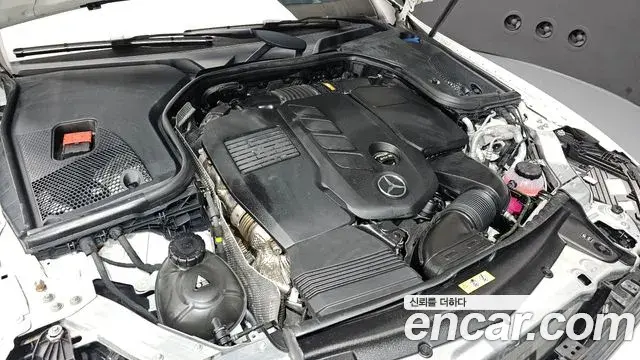 Mercedes-Benz E-Class 2022 — Photo 12/20