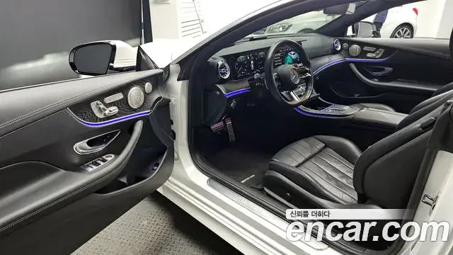 Mercedes-Benz E-Class 2022 — Photo 8/20